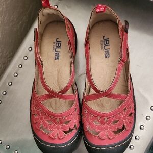JBU Women's Red Floral Cutout Shoes